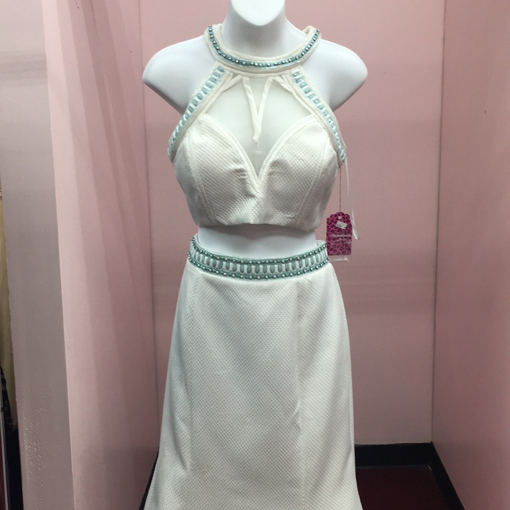 NWT TWO PIECE MAC DUGGAL IVORY AND TURQUOISE DRESS